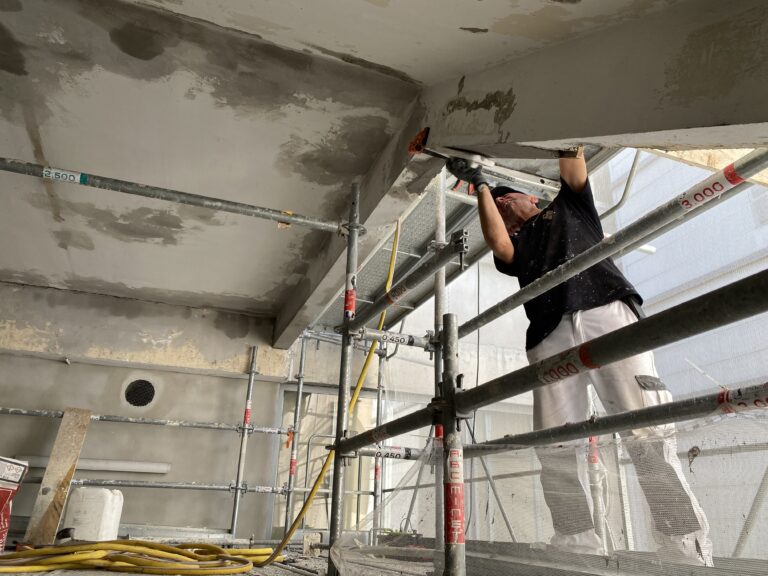 Traitement de fissures en plafond et façade