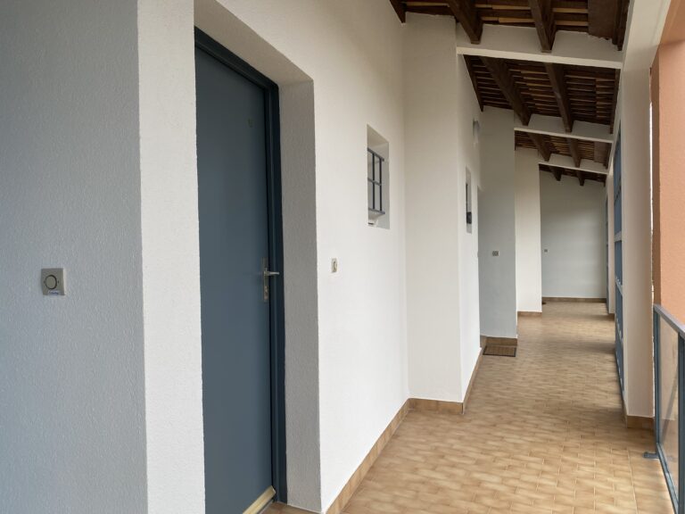 Coursive d'appartements mise en peinture