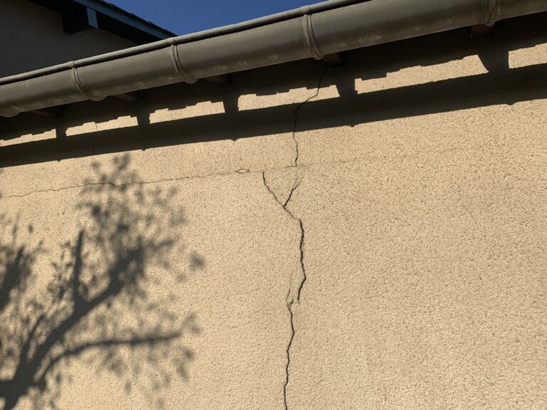 Fissure à traiter sur une villa