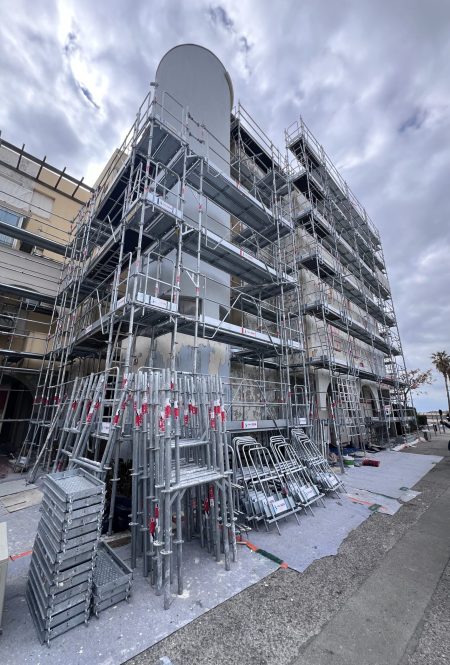 Photo pendant travaux Résidence Mer et Soleil avec les échafaudages